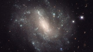 galaxia-expansao-hubble-320x180